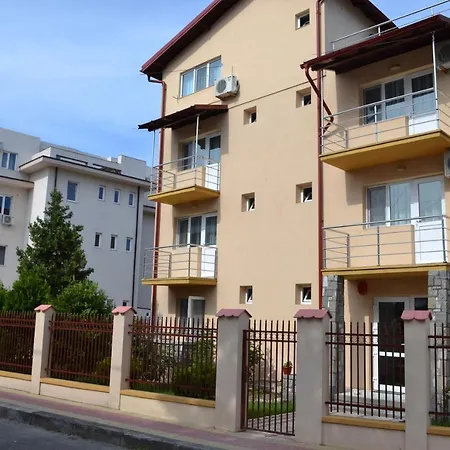 Gazde/Camere de închiriat Bellmar Florian *